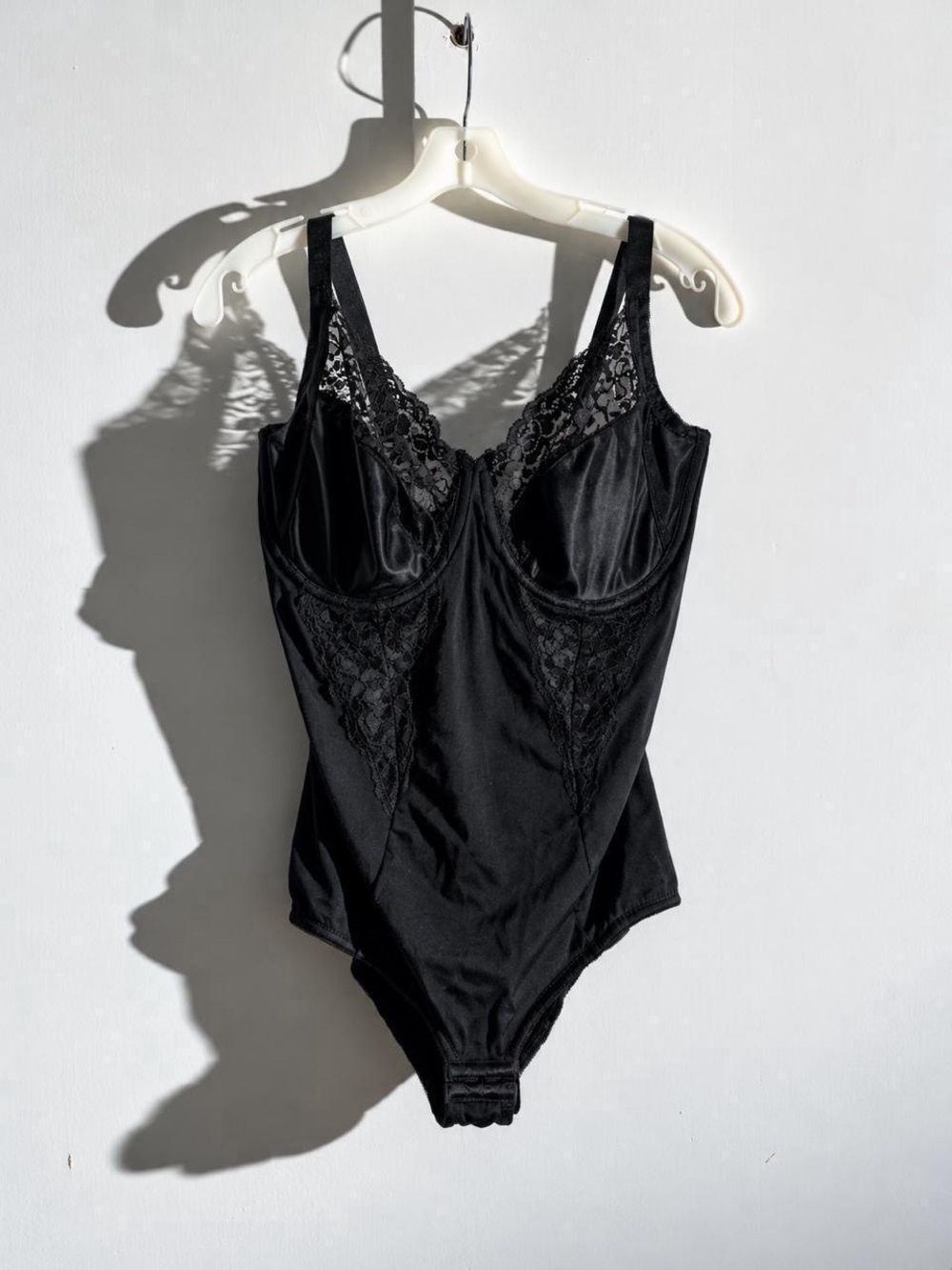 Maidenform lace shapewear bodysuit 🖤
